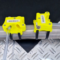 accessoire hydratation voiture & simracing - DOUBLE PLUG DRINK VOITURE Extrem Motorsport - multi-positions sur arceau
